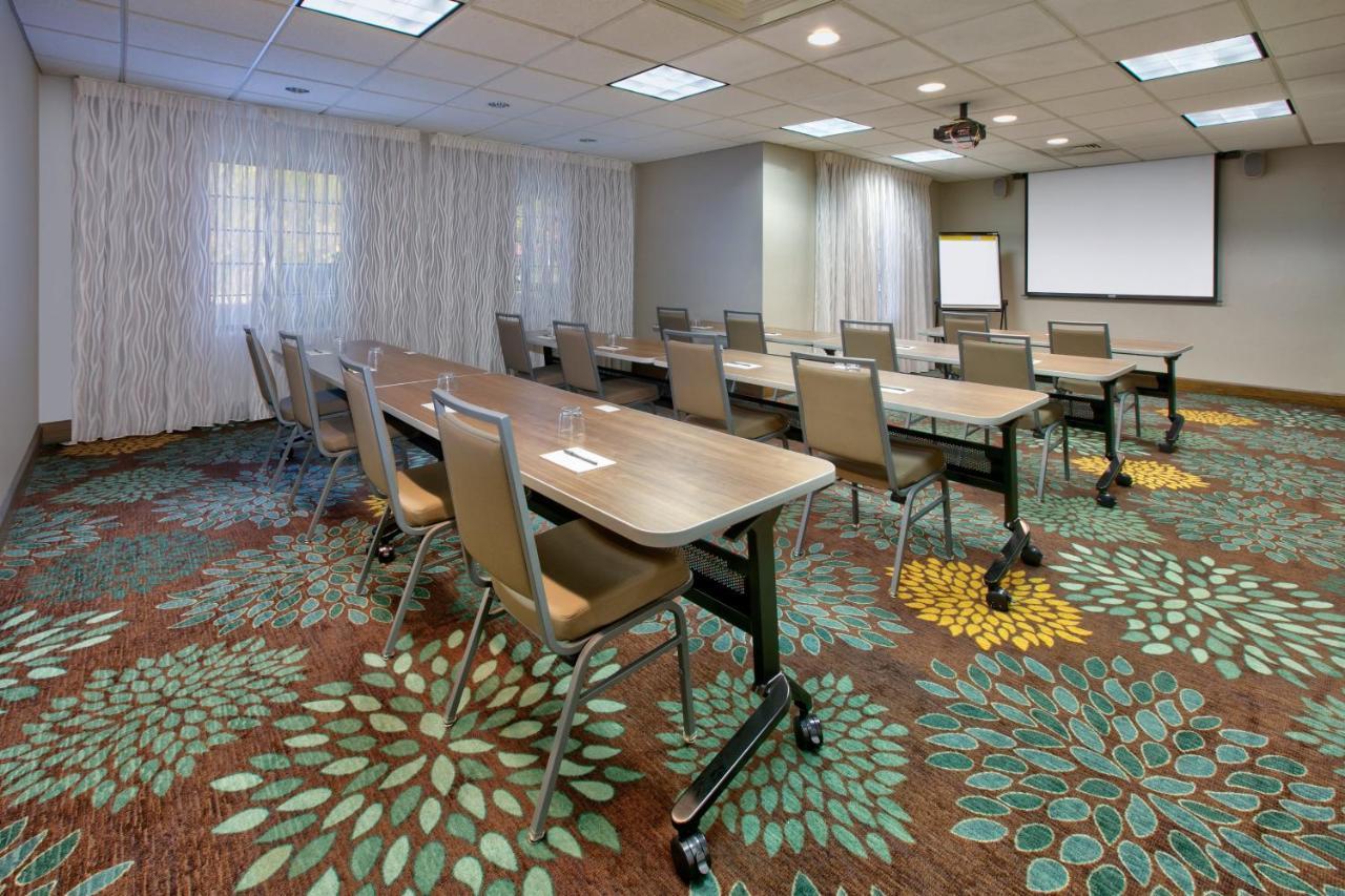 Hotel Staybridge By Ihg 3*